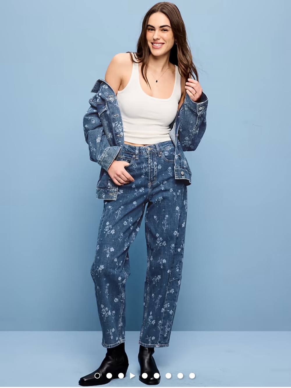BNWOT Old Navy high-waisted barrel ankle jeans in Ozzie floral - size 4